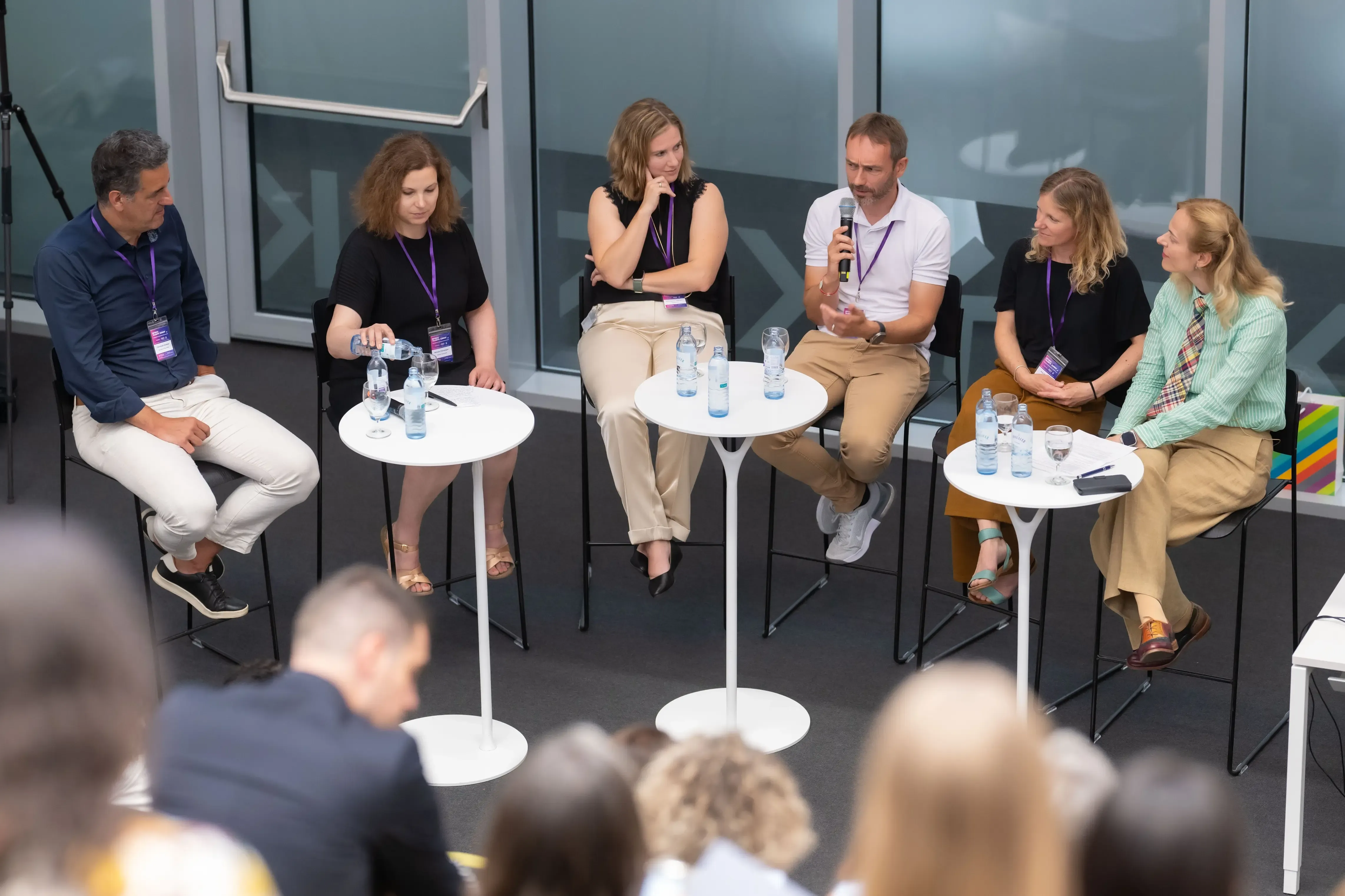 Diskussionsrunde mit Christoph Kremer, Miriam Plieninger, Eva-Maria Infanger, Markus Hohenwarter, Eva Nittmann und Janika Leoste (v.l.n.r.) beim Panel „EdTech Synergy“