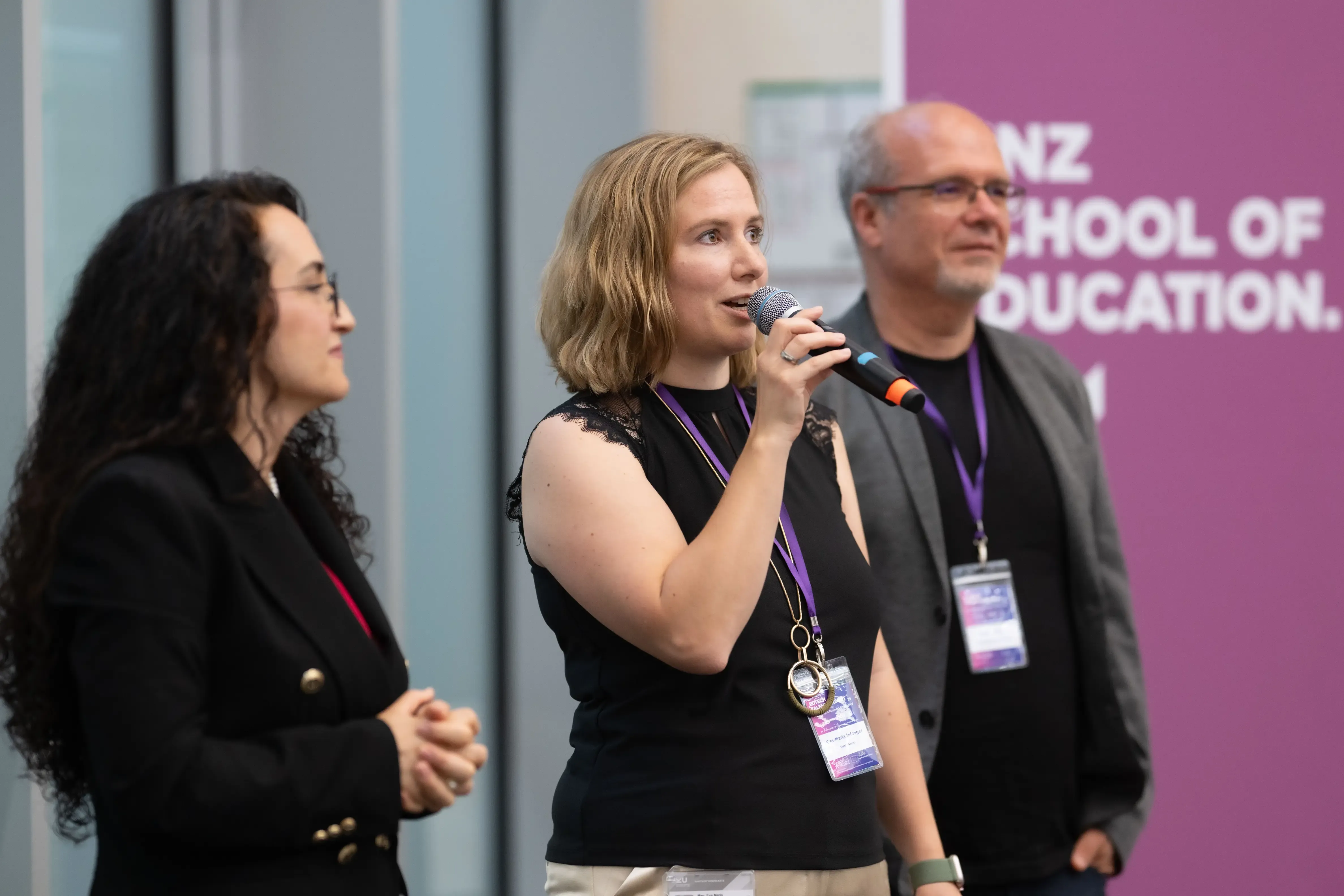 Eva-Maria Infanger von MatheArena begrüßt gemeinsam mit Zsolt Lavicza und Filiz Mumcu die Teilnehmenden des EdTech Talents Summit 2025 in Linz